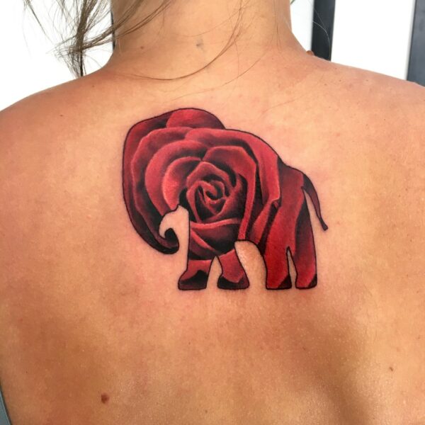tatouage rose éléphant